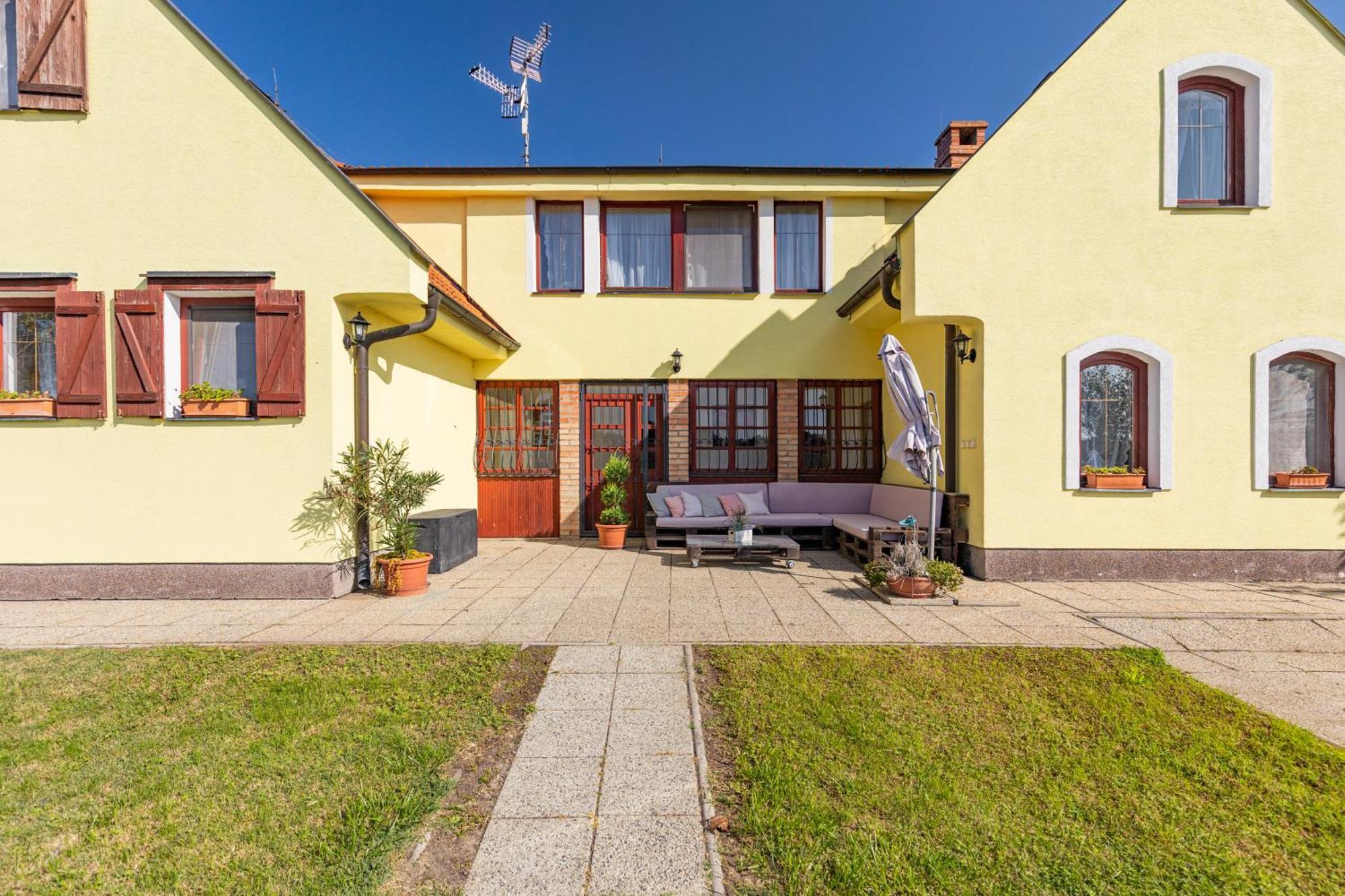 Penzion Arkadia Kyselica Bagian luar foto
